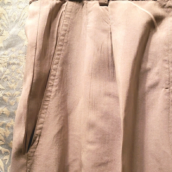 100% SILK EVELYN & ARTHUR  TAN SHORTS SZ M - Picture 2 of 7